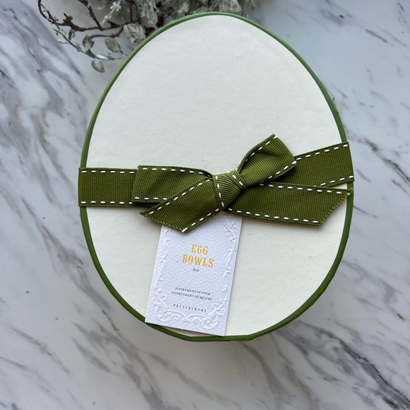 Pottery Barn - Egg Bowls - Set of 4 - Picture 5 of 15